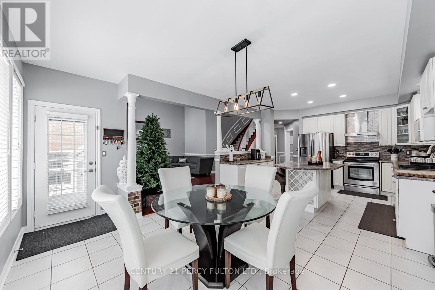 32 Amanda Avenue, Whitby, Ontario  L1M 1K4 - Photo 11 - E12516102