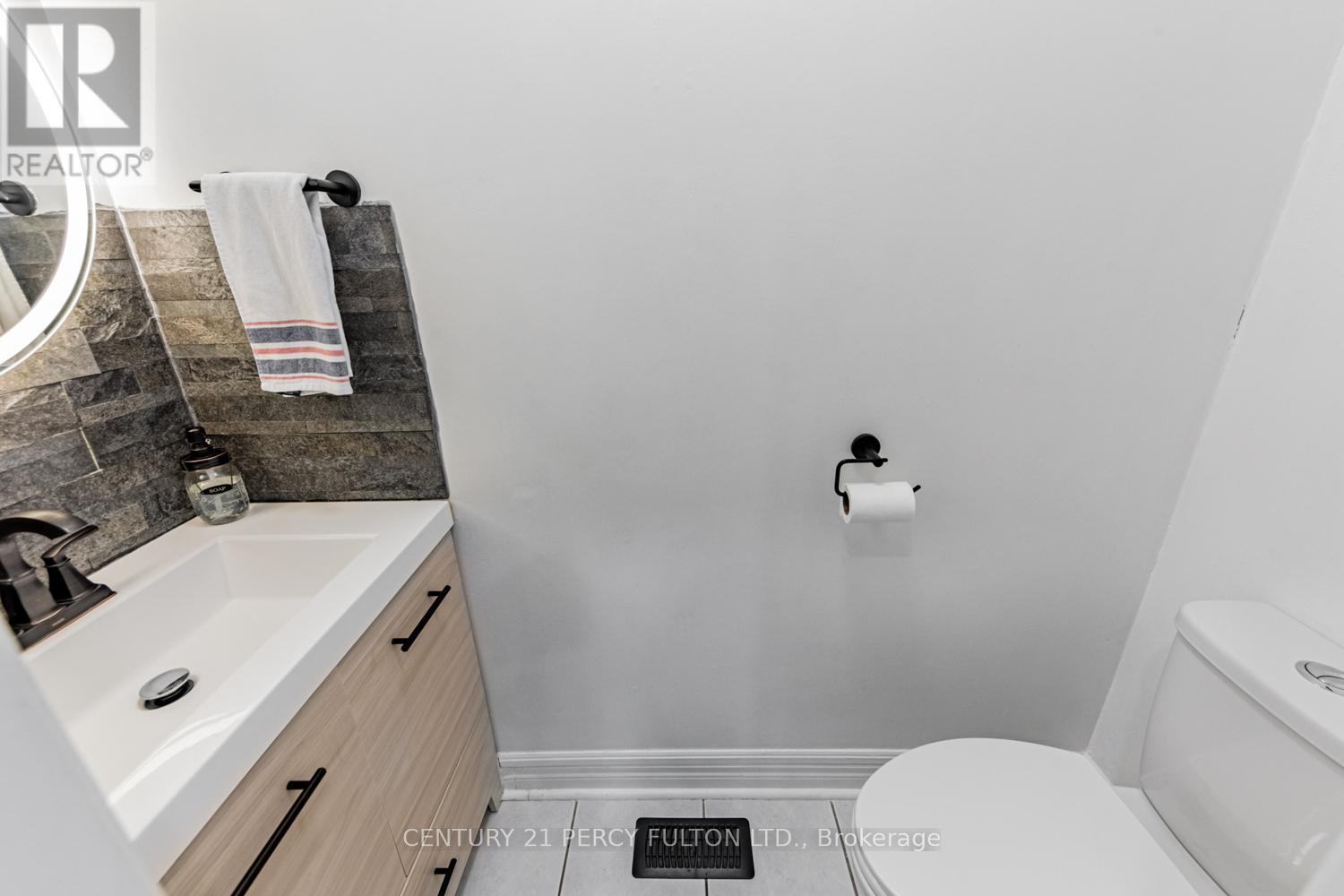 32 Amanda Avenue, Whitby, Ontario  L1M 1K4 - Photo 7 - E12516102