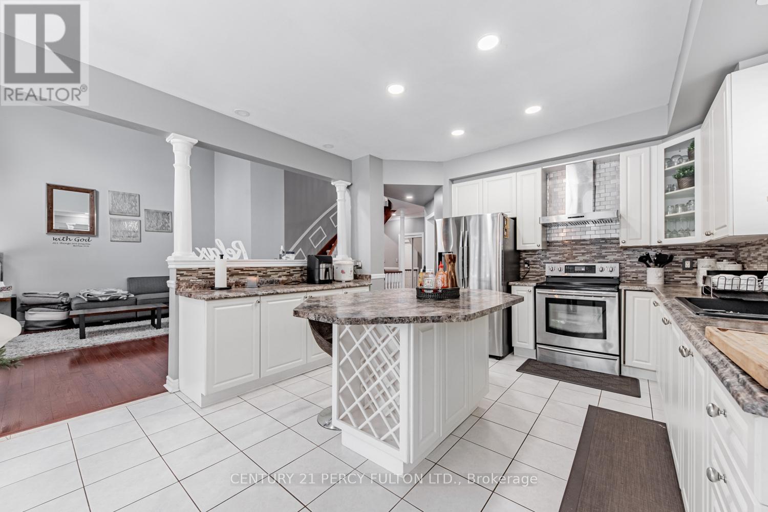 32 Amanda Avenue, Whitby, Ontario  L1M 1K4 - Photo 8 - E12516102