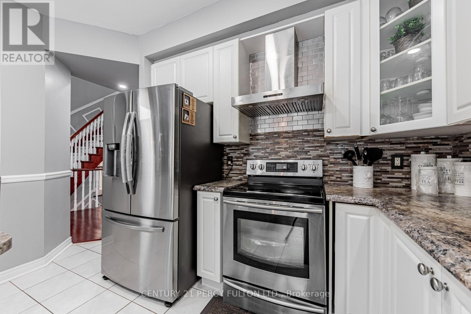 32 Amanda Avenue, Whitby, Ontario  L1M 1K4 - Photo 9 - E12516102