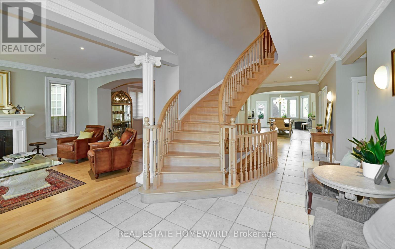 67 Parkview Hill Crescent, Toronto, Ontario  M4B 1R1 - Photo 2 - E12516468