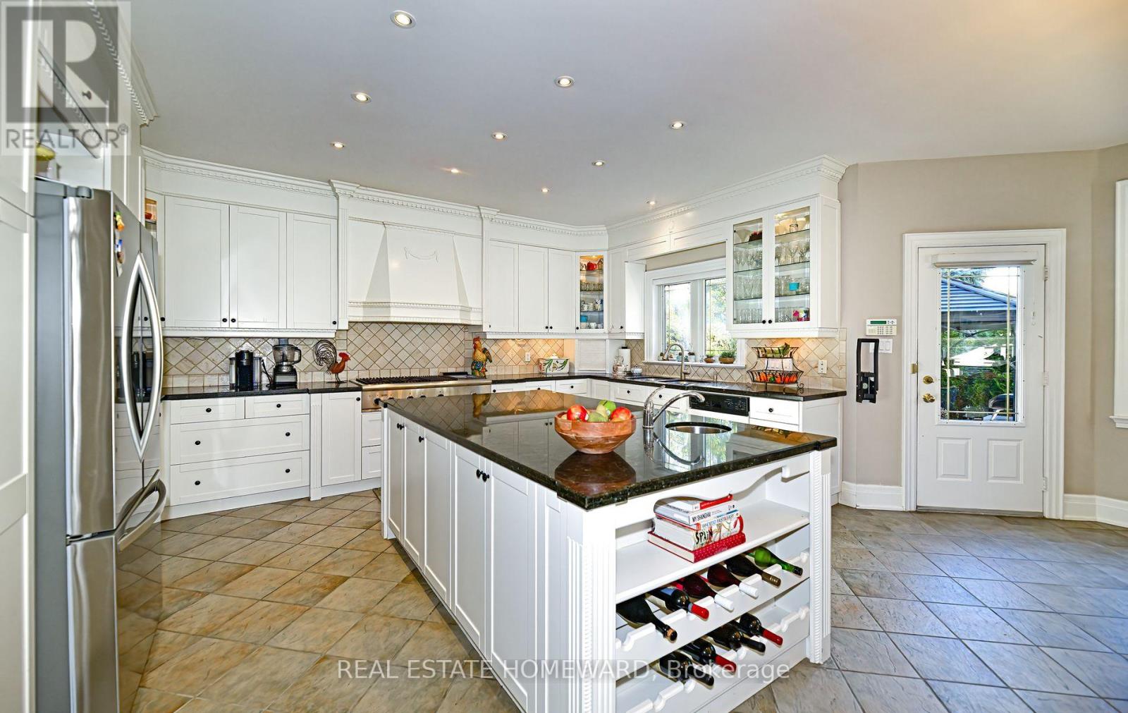 67 Parkview Hill Crescent, Toronto, Ontario  M4B 1R1 - Photo 8 - E12516468