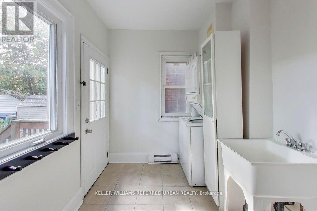 39 Eastwood Road, Toronto, Ontario  M4L 2C6 - Photo 13 - E12516476