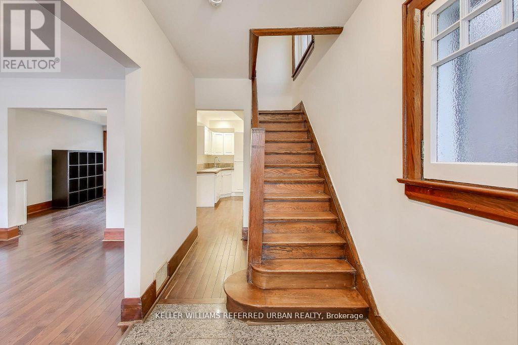 39 Eastwood Road, Toronto, Ontario  M4L 2C6 - Photo 14 - E12516476