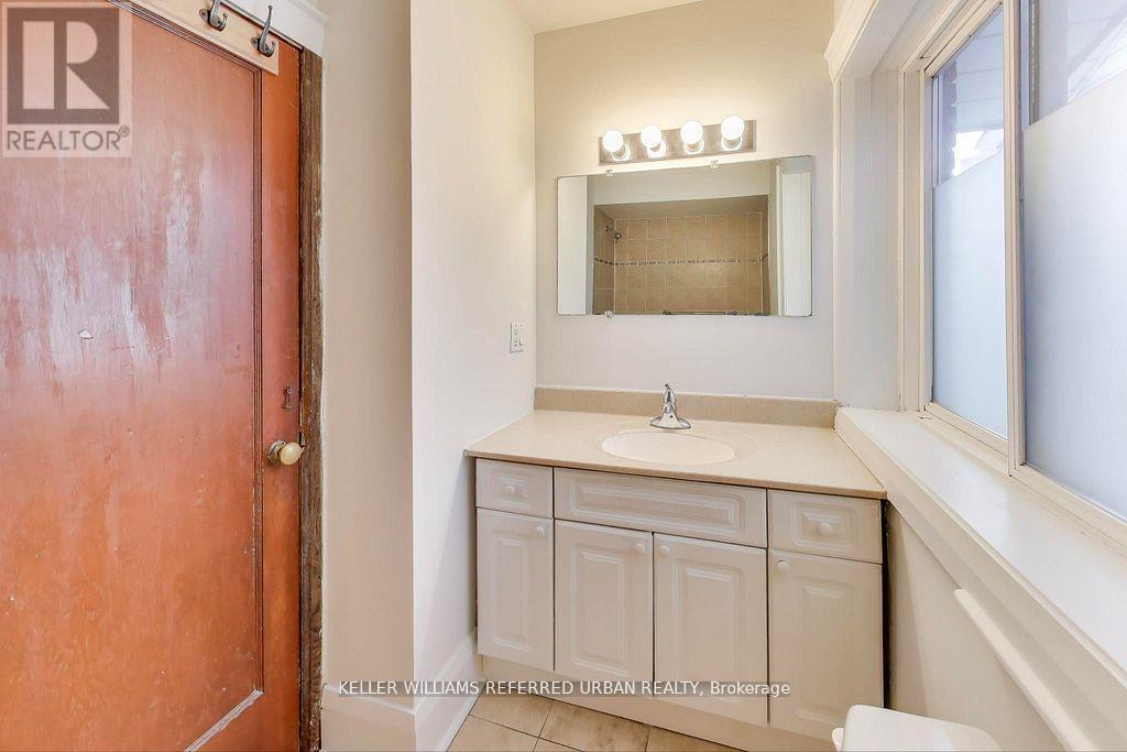 39 Eastwood Road, Toronto, Ontario  M4L 2C6 - Photo 23 - E12516476