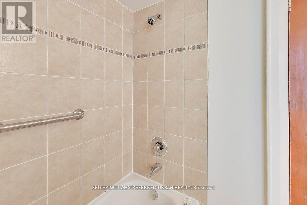 39 Eastwood Road, Toronto, Ontario  M4L 2C6 - Photo 24 - E12516476