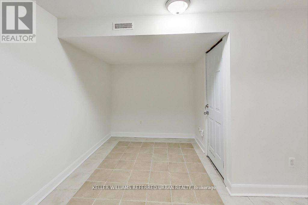 39 Eastwood Road, Toronto, Ontario  M4L 2C6 - Photo 27 - E12516476