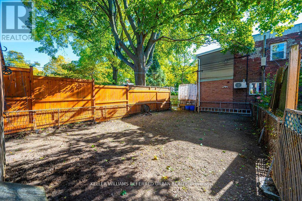 39 Eastwood Road, Toronto, Ontario  M4L 2C6 - Photo 32 - E12516476