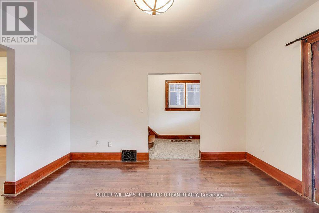 39 Eastwood Road, Toronto, Ontario  M4L 2C6 - Photo 7 - E12516476