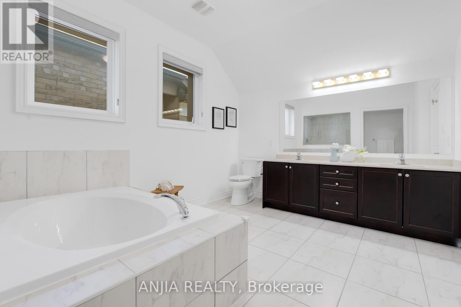 9 Mario Avenue, Markham (Cachet), Ontario  L6C 0X8 - Photo 33 - N12516070