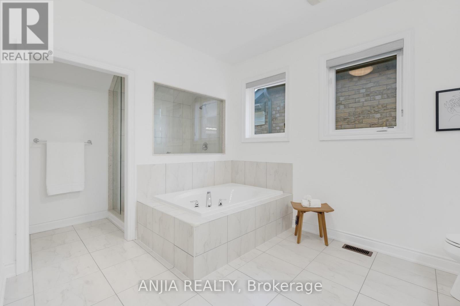 9 Mario Avenue, Markham (Cachet), Ontario  L6C 0X8 - Photo 34 - N12516070