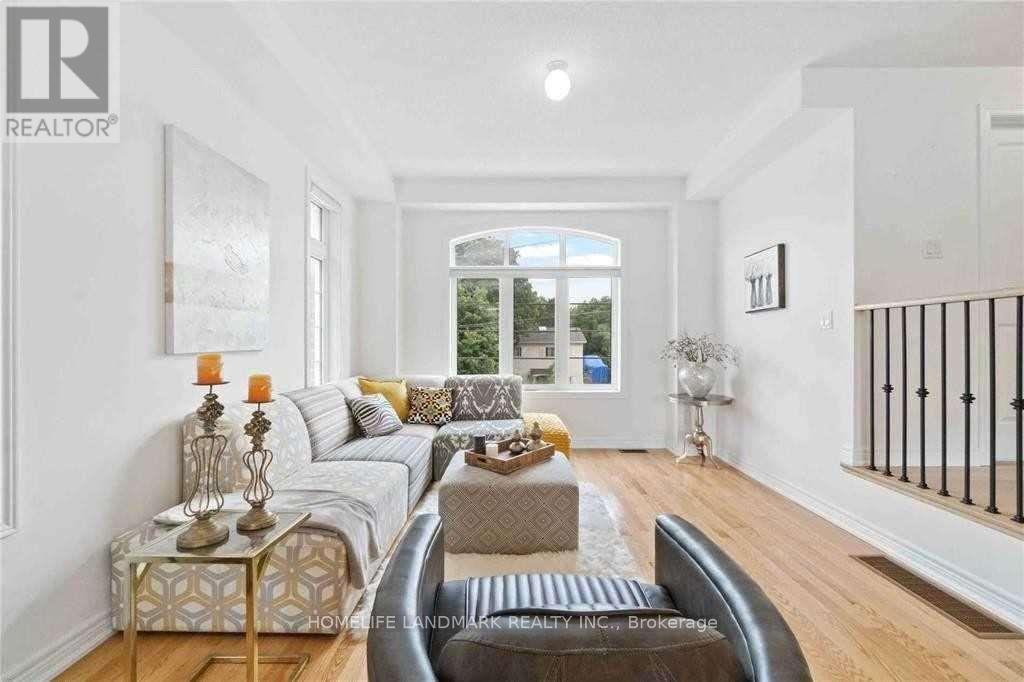 6d Parker Avenue, Richmond Hill, Ontario  L4E 1H3 - Photo 5 - N12516078