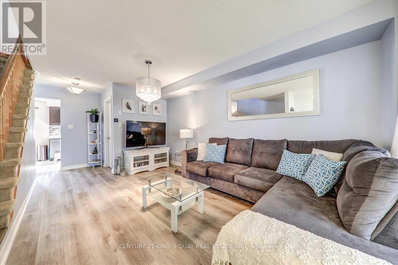 277 Coachwhip Trail, Newmarket, Ontario  L3X 2Y4 - Photo 2 - N12516096