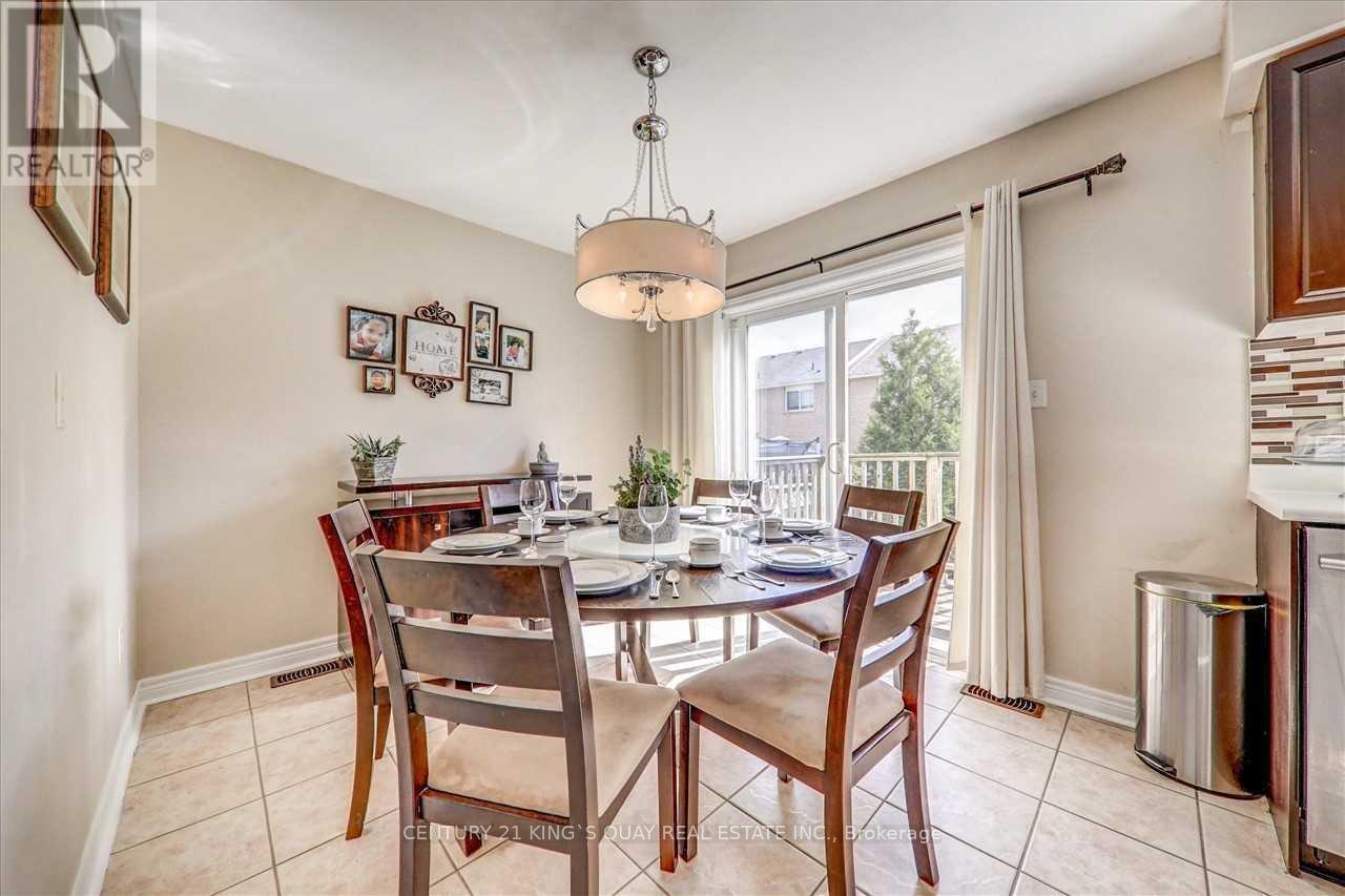 277 Coachwhip Trail, Newmarket, Ontario  L3X 2Y4 - Photo 4 - N12516096