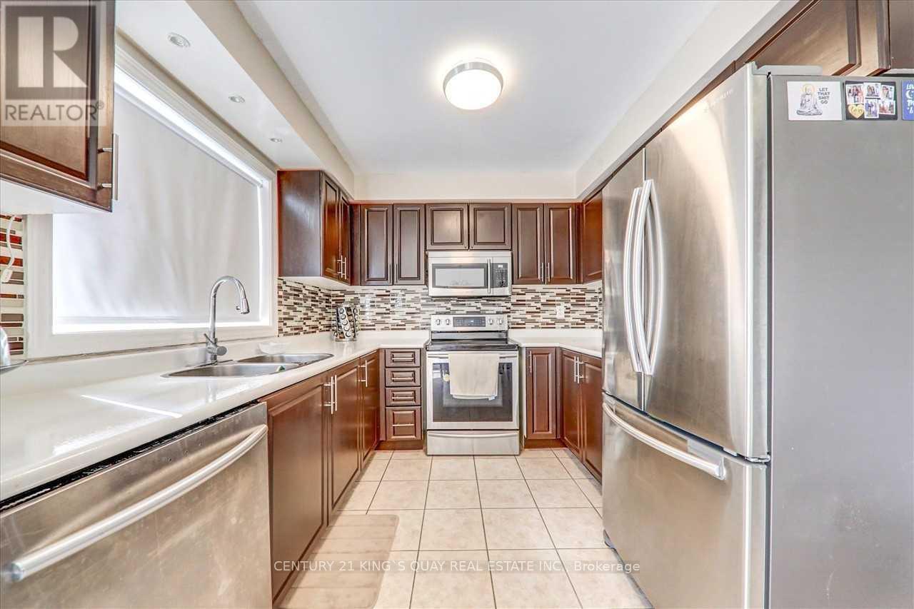 277 Coachwhip Trail, Newmarket, Ontario  L3X 2Y4 - Photo 5 - N12516096