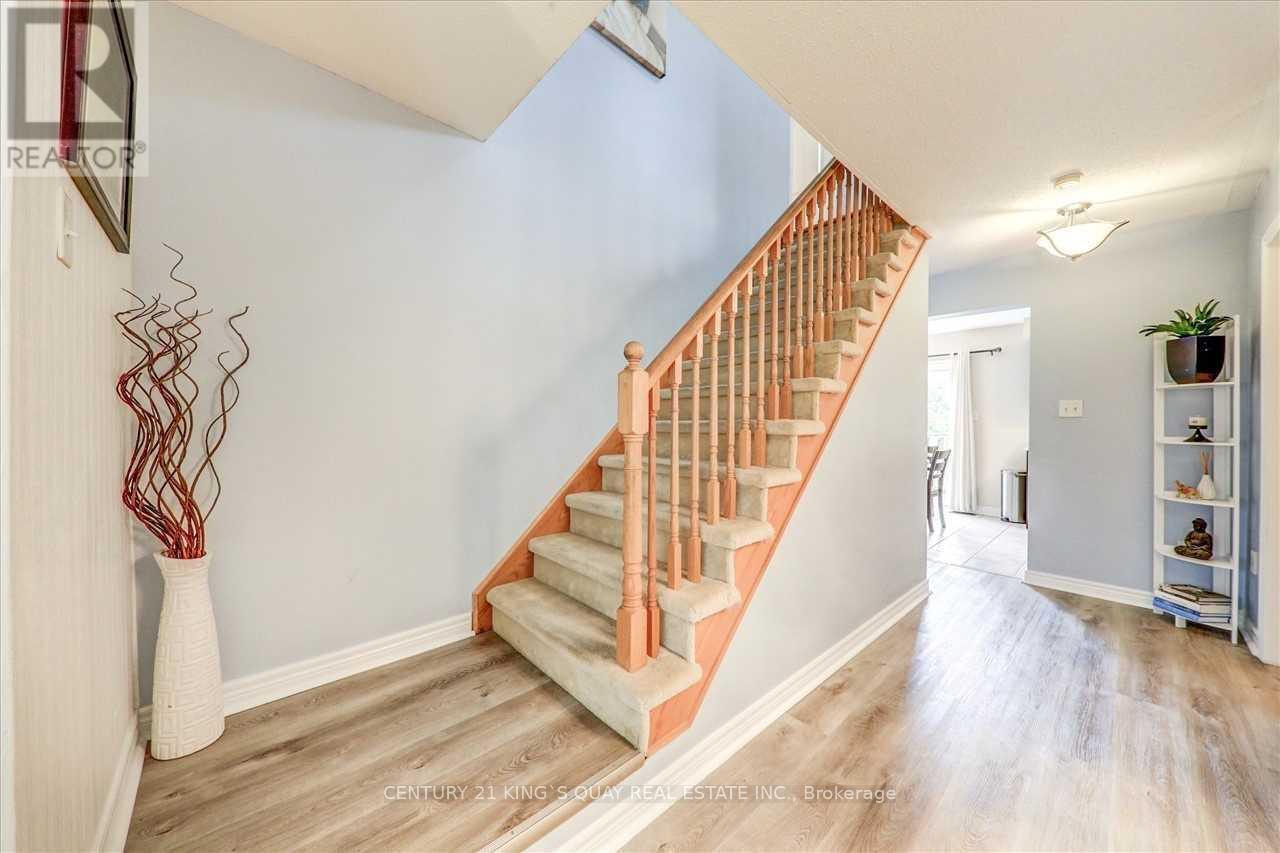 277 Coachwhip Trail, Newmarket, Ontario  L3X 2Y4 - Photo 6 - N12516096