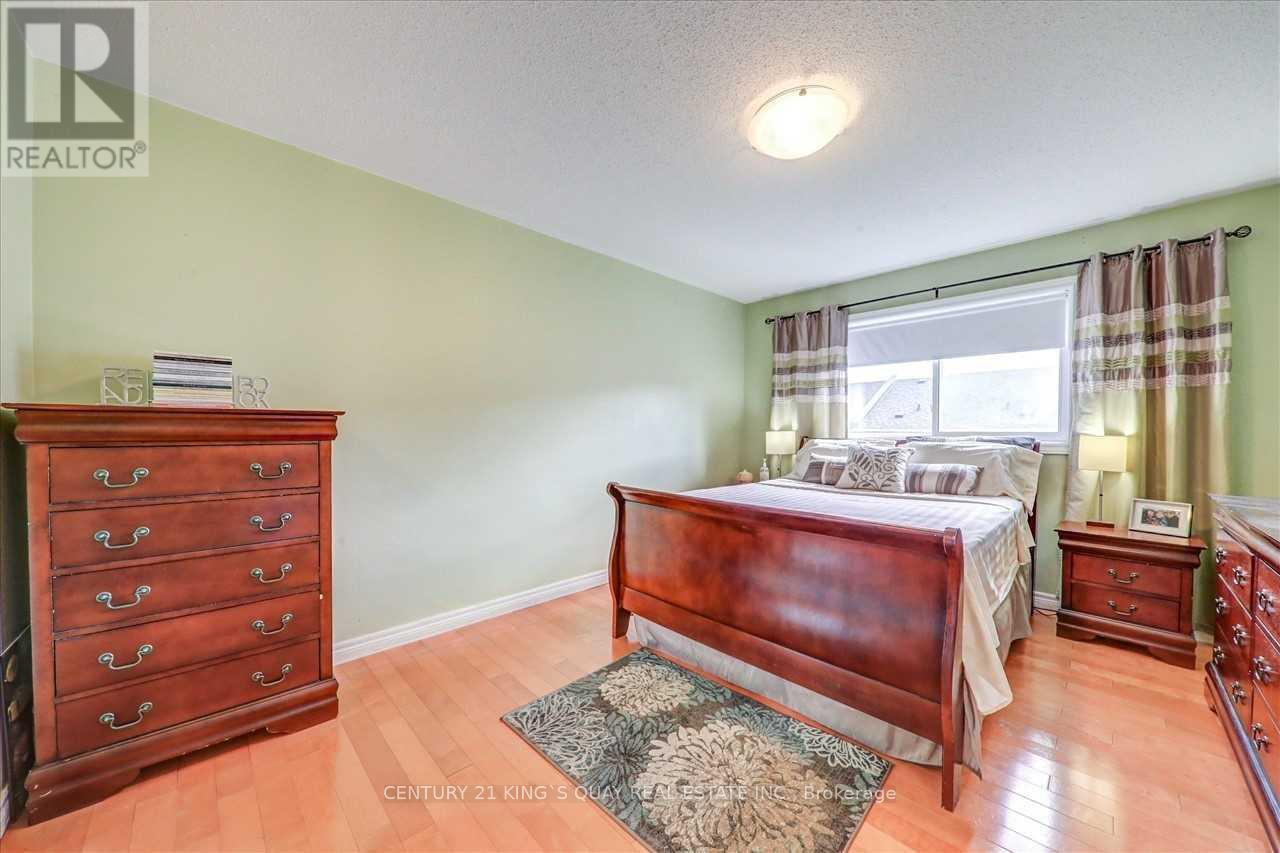 277 Coachwhip Trail, Newmarket, Ontario  L3X 2Y4 - Photo 9 - N12516096