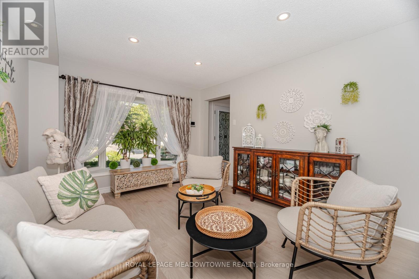 6 Hollis Crescent, East Gwillimbury, Ontario  L9N 1E7 - Photo 10 - N12516116