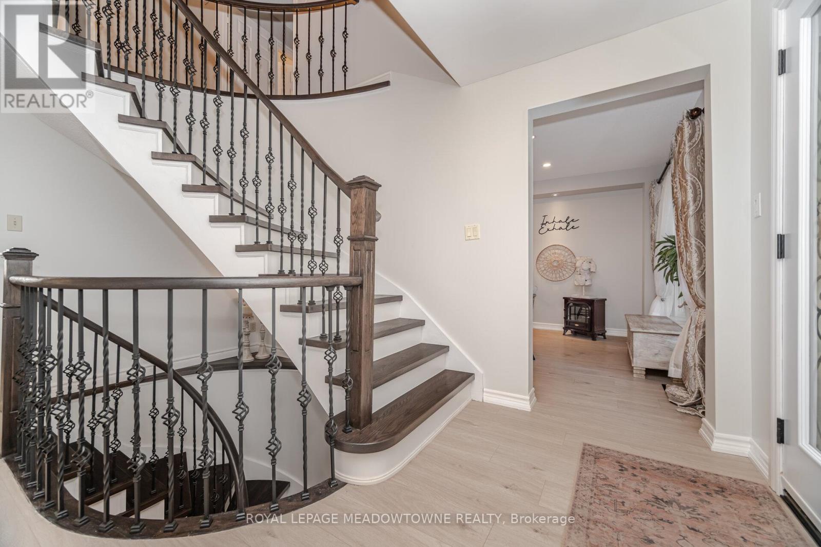 6 Hollis Crescent, East Gwillimbury, Ontario  L9N 1E7 - Photo 8 - N12516116