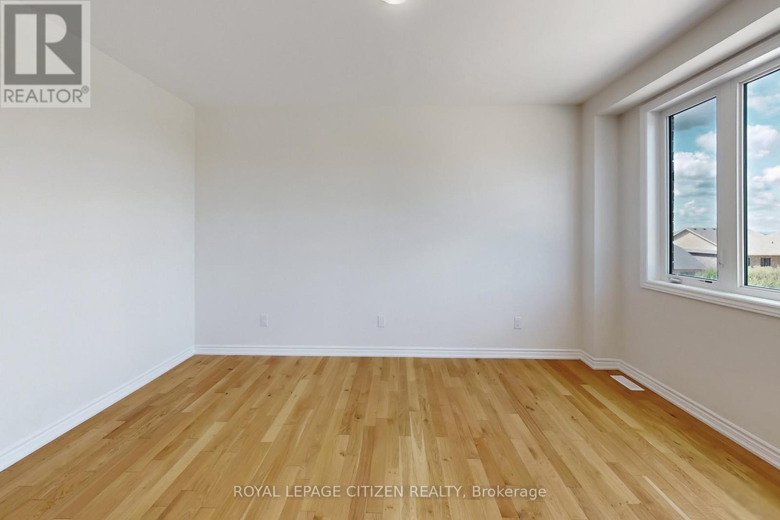 82 Lawrence D. Pridham Avenue, New Tecumseth (Alliston), Ontario  L9R 0X1 - Photo 4 - N12516260