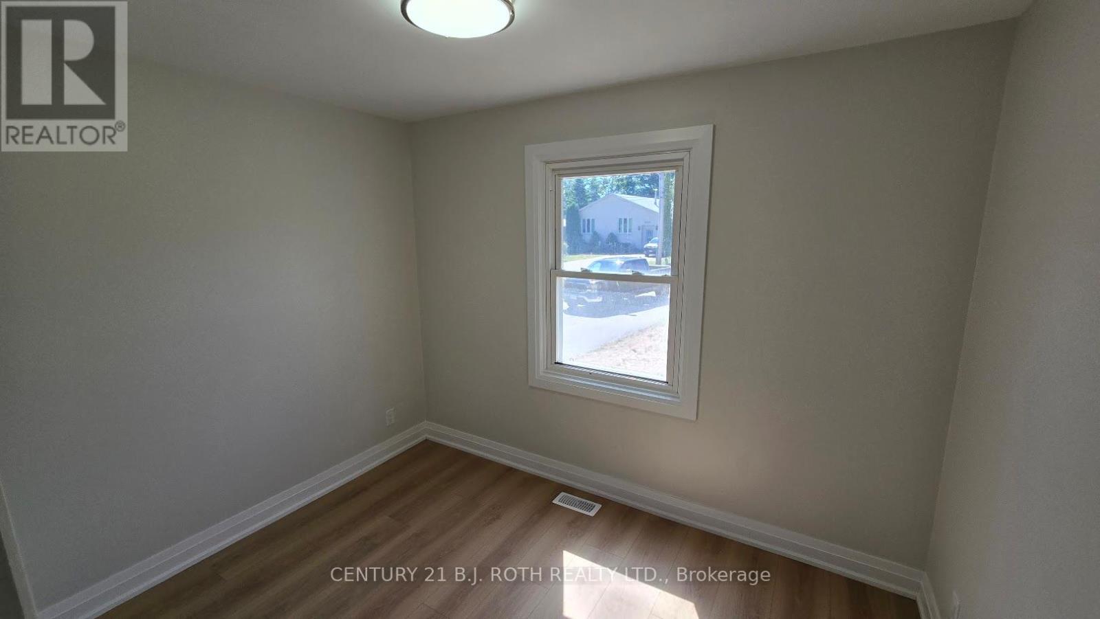 698 Burton Drive, Innisfil, Ontario  L9S 2H6 - Photo 12 - N12516426