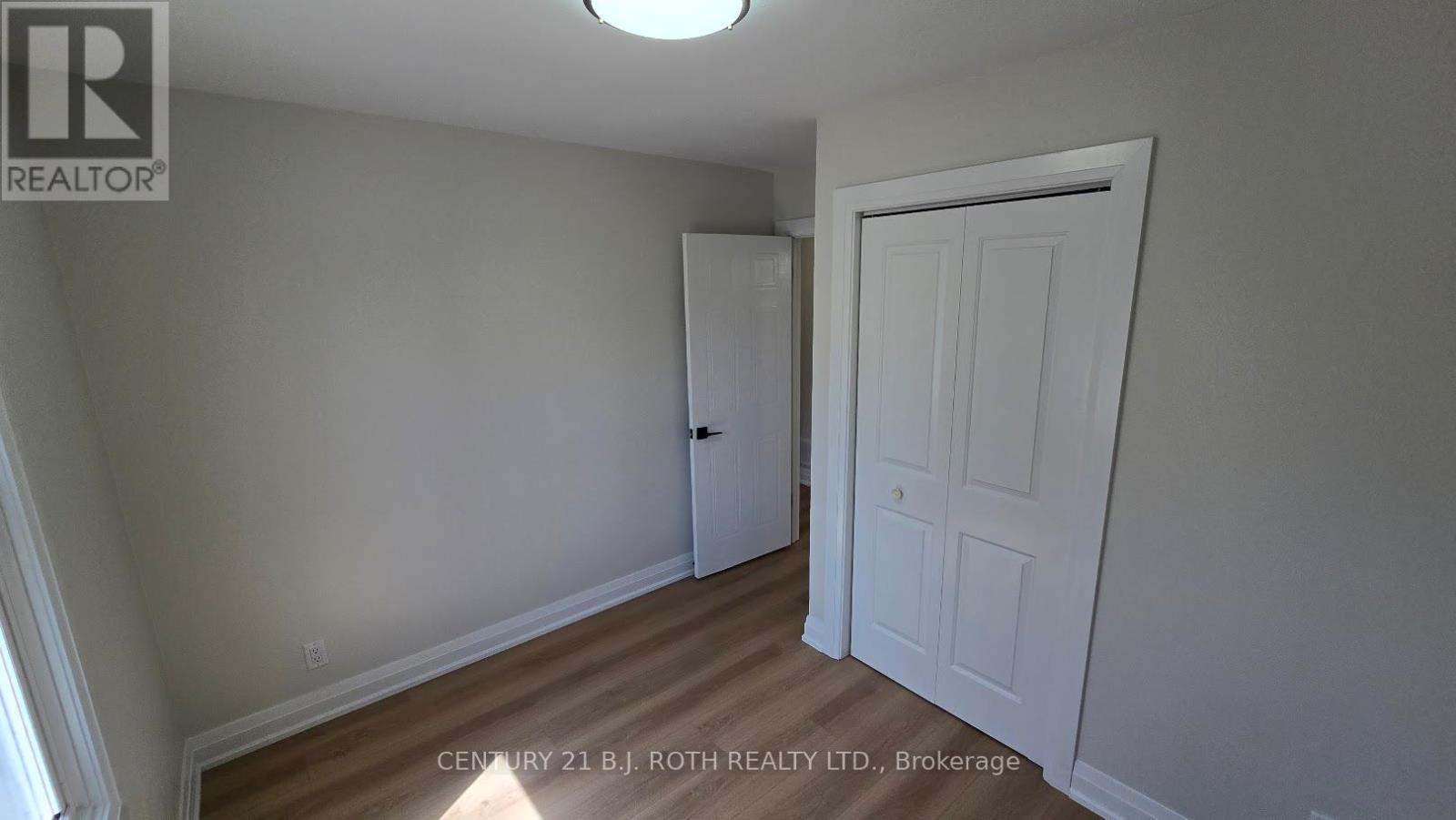 698 Burton Drive, Innisfil, Ontario  L9S 2H6 - Photo 13 - N12516426