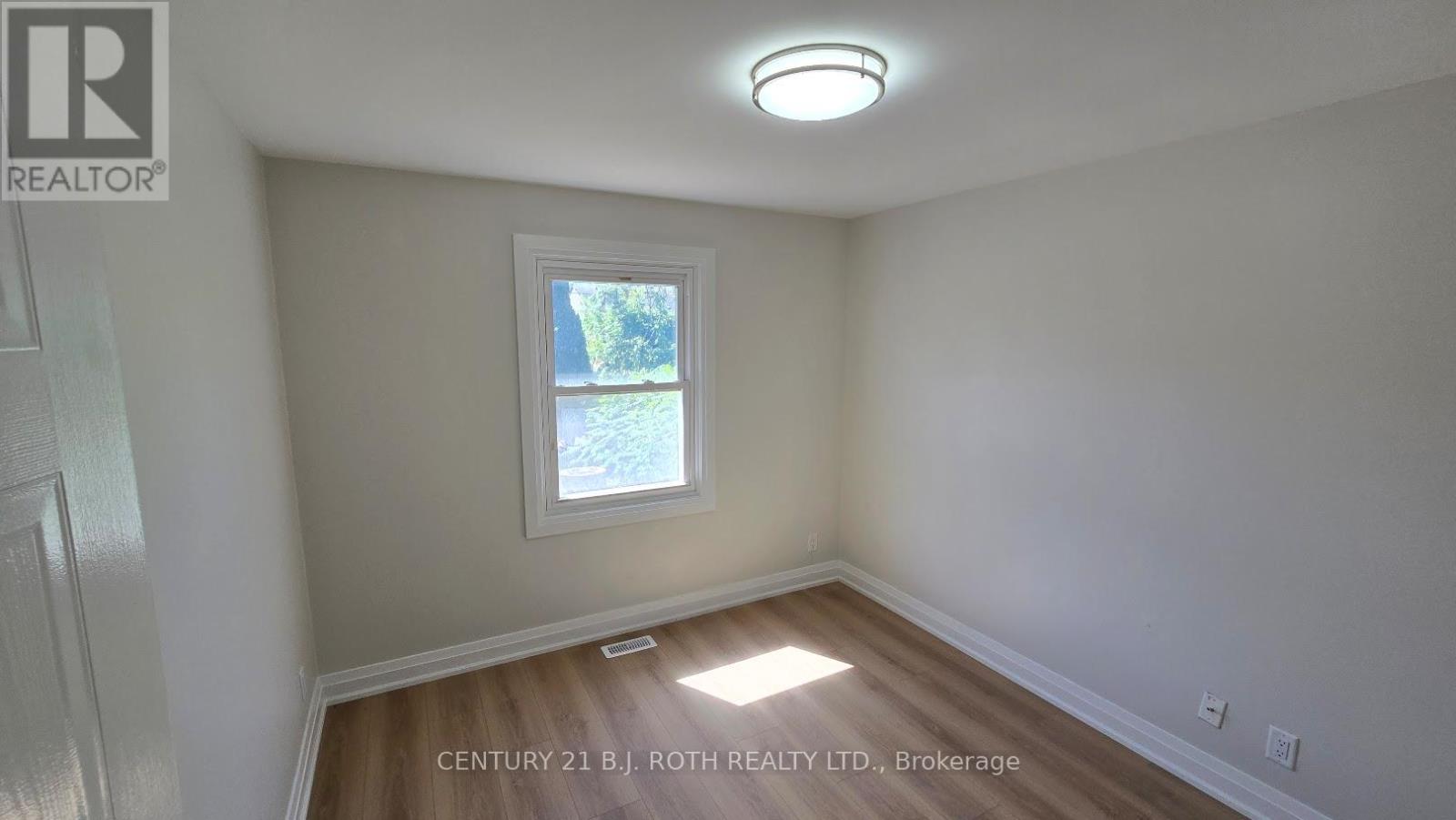 698 Burton Drive, Innisfil, Ontario  L9S 2H6 - Photo 14 - N12516426