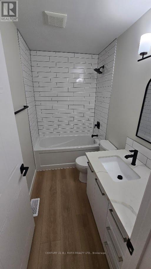 698 Burton Drive, Innisfil, Ontario  L9S 2H6 - Photo 16 - N12516426