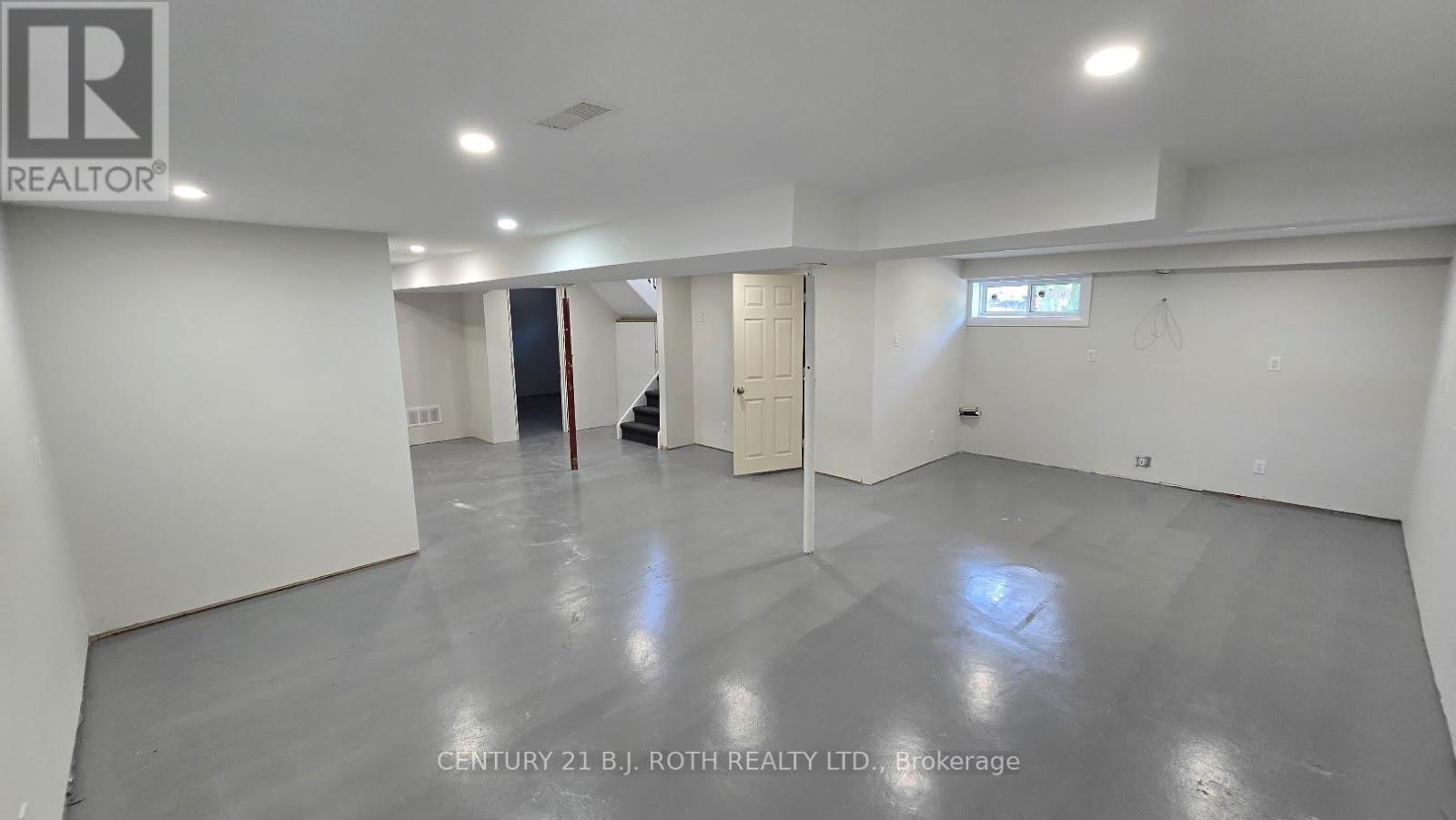 698 Burton Drive, Innisfil, Ontario  L9S 2H6 - Photo 17 - N12516426