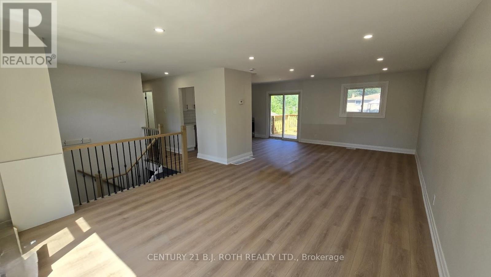 698 Burton Drive, Innisfil, Ontario  L9S 2H6 - Photo 2 - N12516426