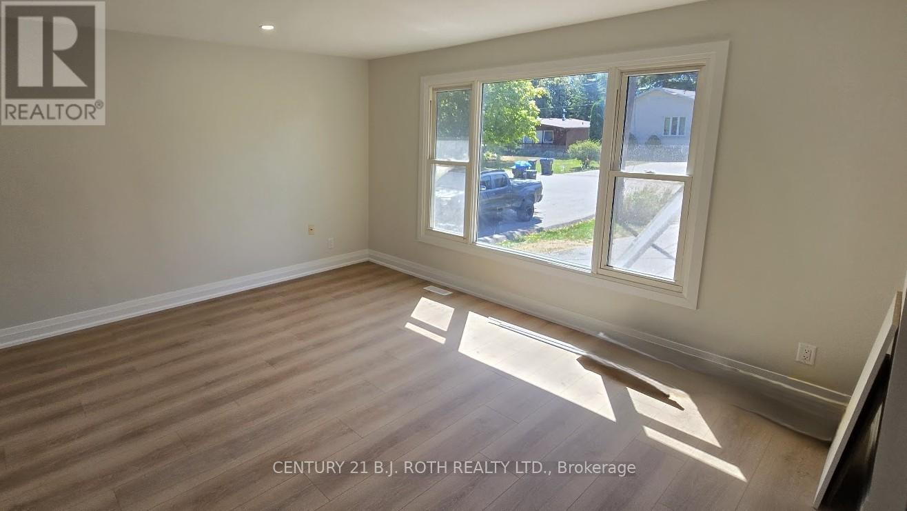 698 Burton Drive, Innisfil, Ontario  L9S 2H6 - Photo 3 - N12516426