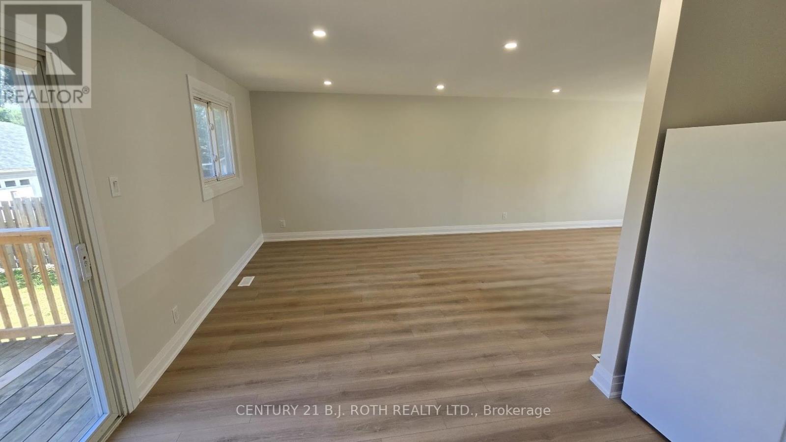 698 Burton Drive, Innisfil, Ontario  L9S 2H6 - Photo 5 - N12516426