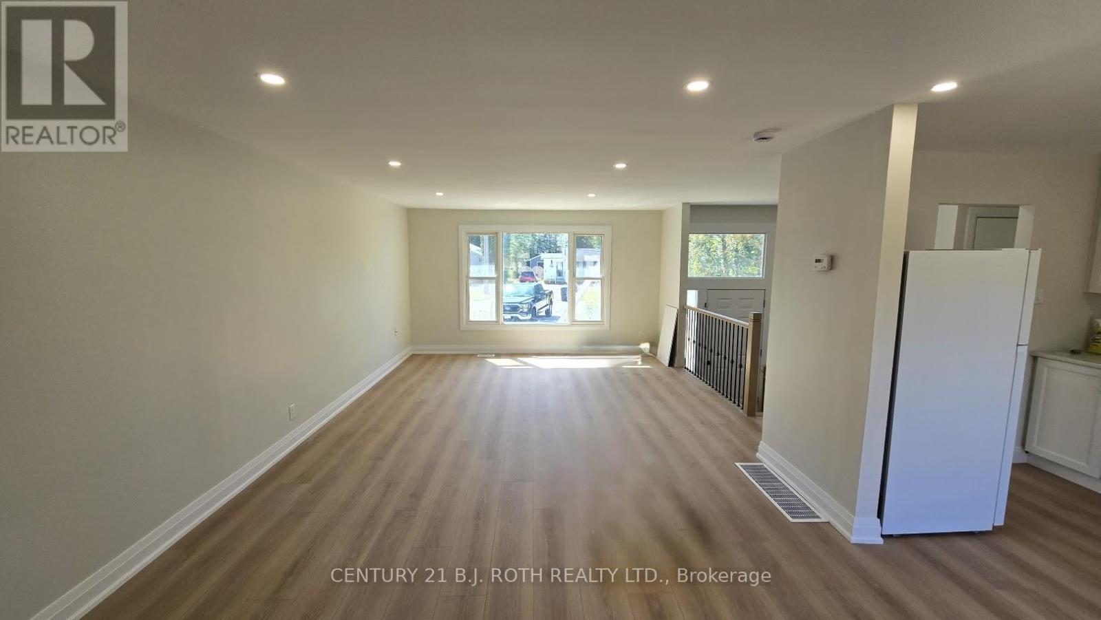 698 Burton Drive, Innisfil, Ontario  L9S 2H6 - Photo 6 - N12516426