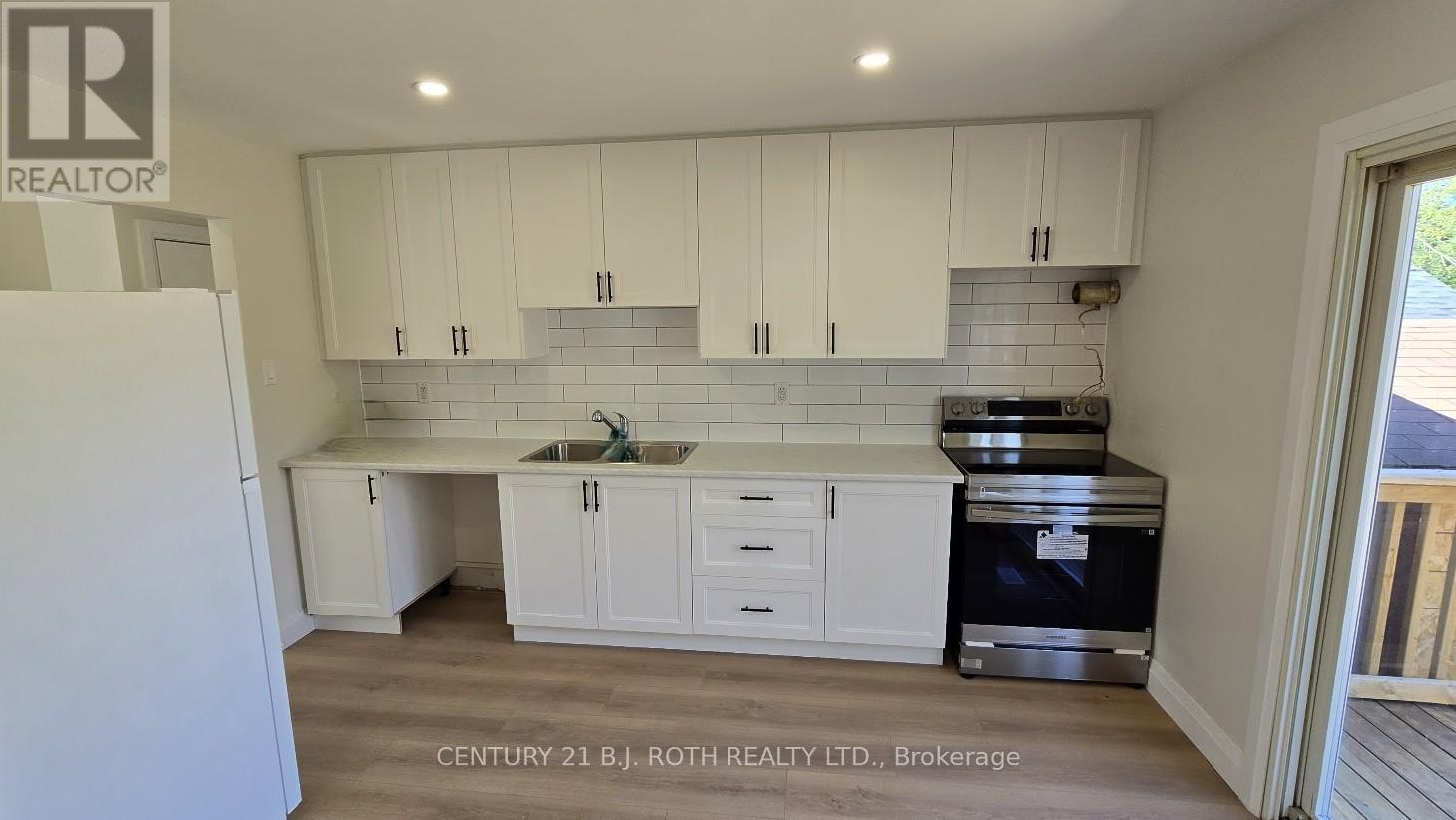 698 Burton Drive, Innisfil, Ontario  L9S 2H6 - Photo 7 - N12516426