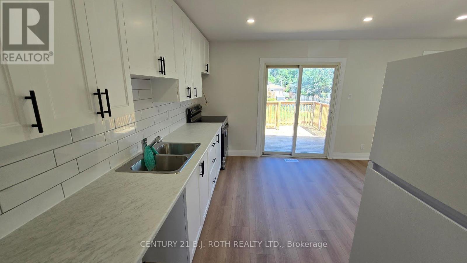 698 Burton Drive, Innisfil, Ontario  L9S 2H6 - Photo 8 - N12516426