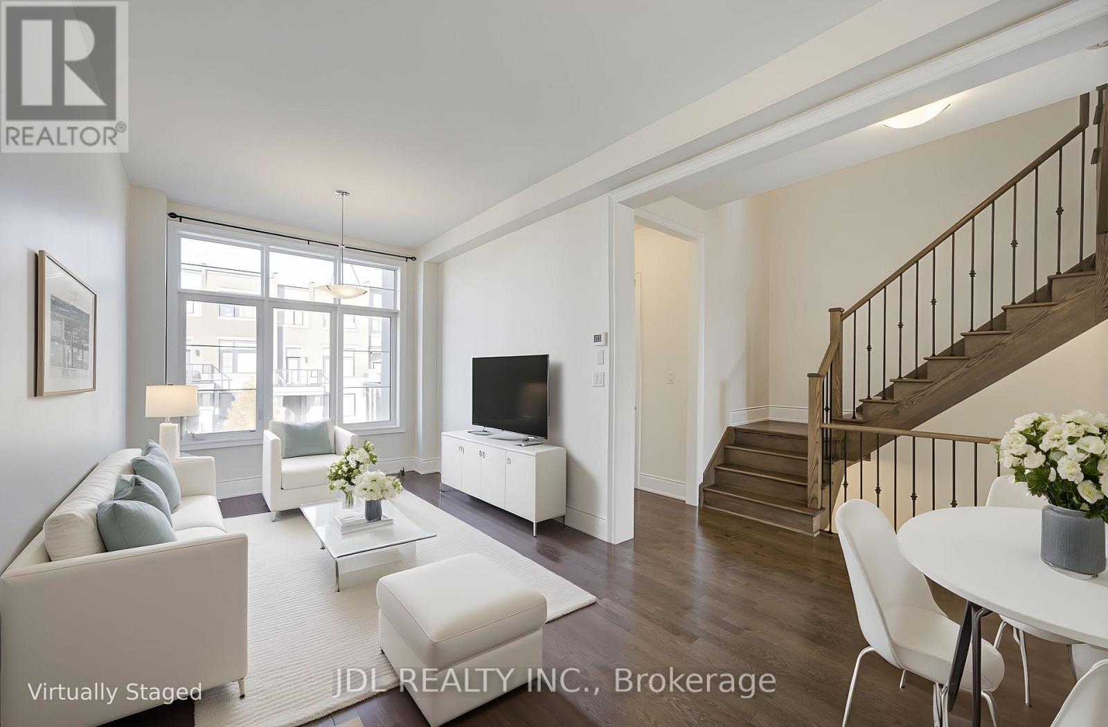 94 Carrville Woods Circle, Vaughan, Ontario  L6A 4Z6 - Photo 10 - N12516438