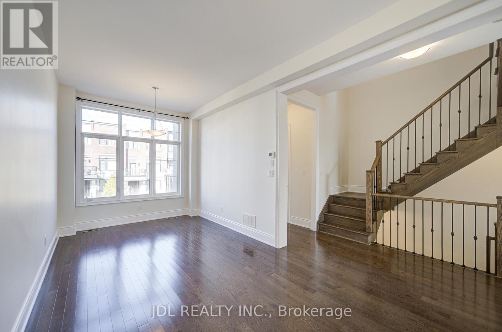 94 Carrville Woods Circle, Vaughan, Ontario  L6A 4Z6 - Photo 11 - N12516438