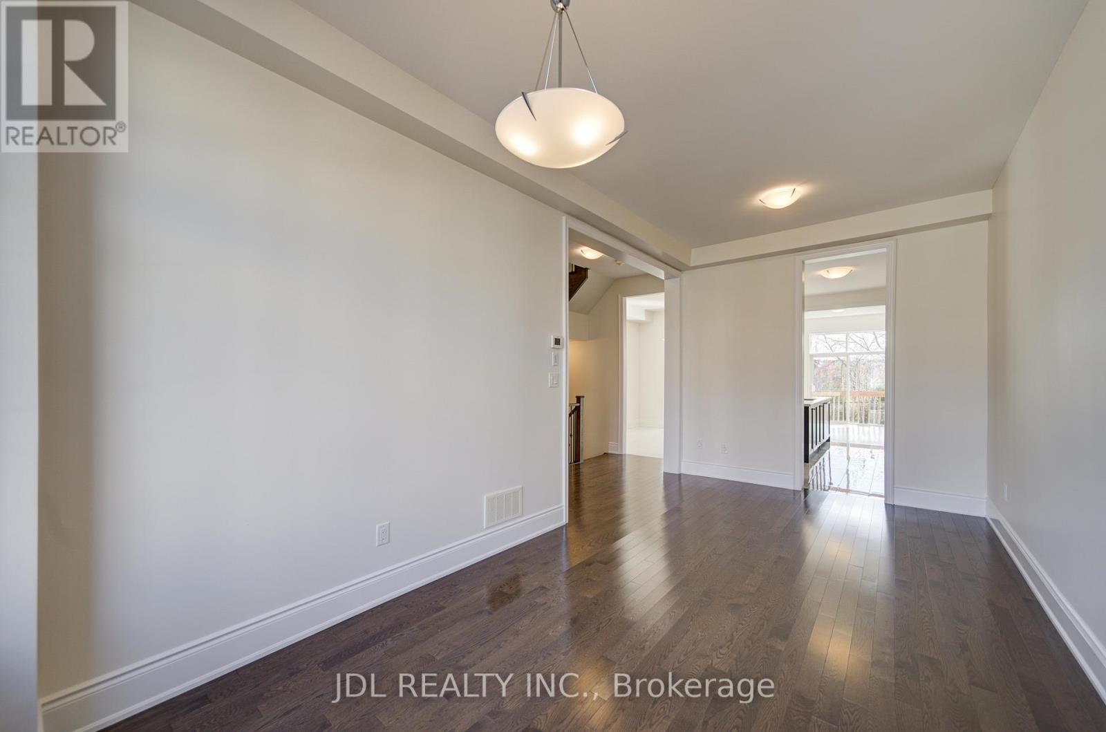 94 Carrville Woods Circle, Vaughan, Ontario  L6A 4Z6 - Photo 13 - N12516438