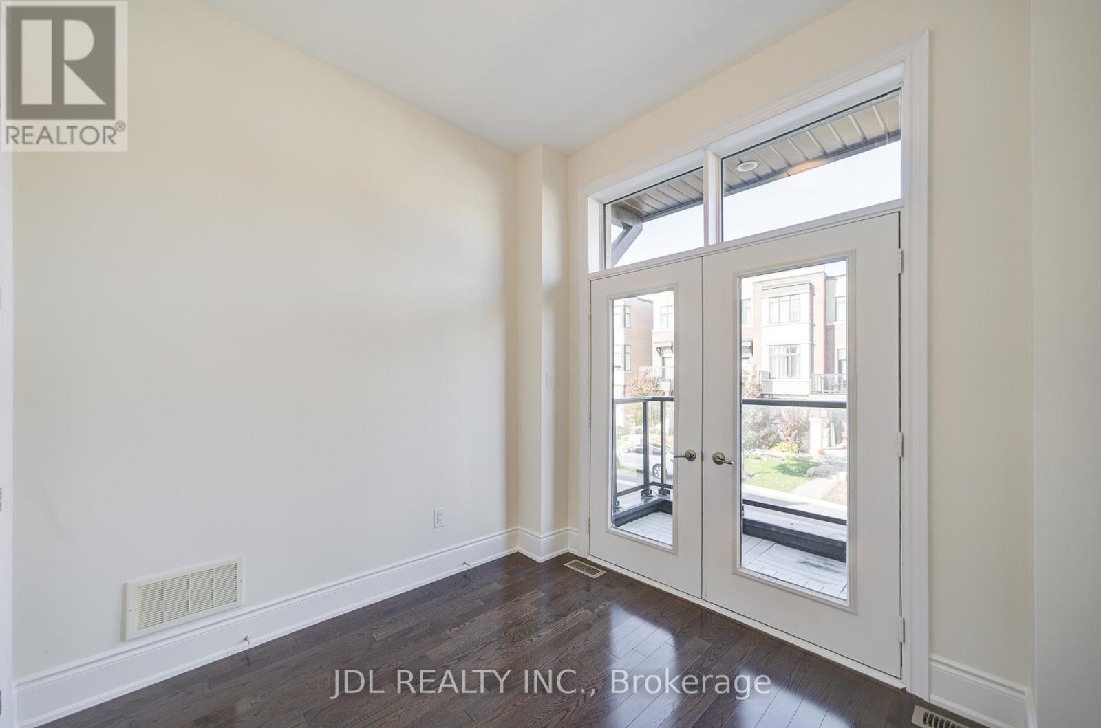 94 Carrville Woods Circle, Vaughan, Ontario  L6A 4Z6 - Photo 15 - N12516438