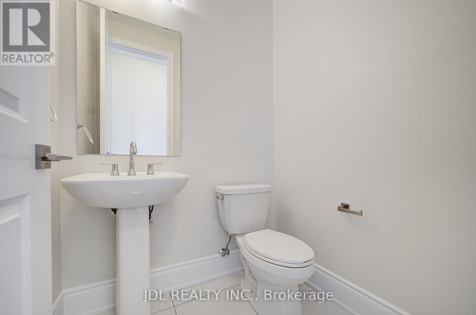 94 Carrville Woods Circle, Vaughan, Ontario  L6A 4Z6 - Photo 17 - N12516438