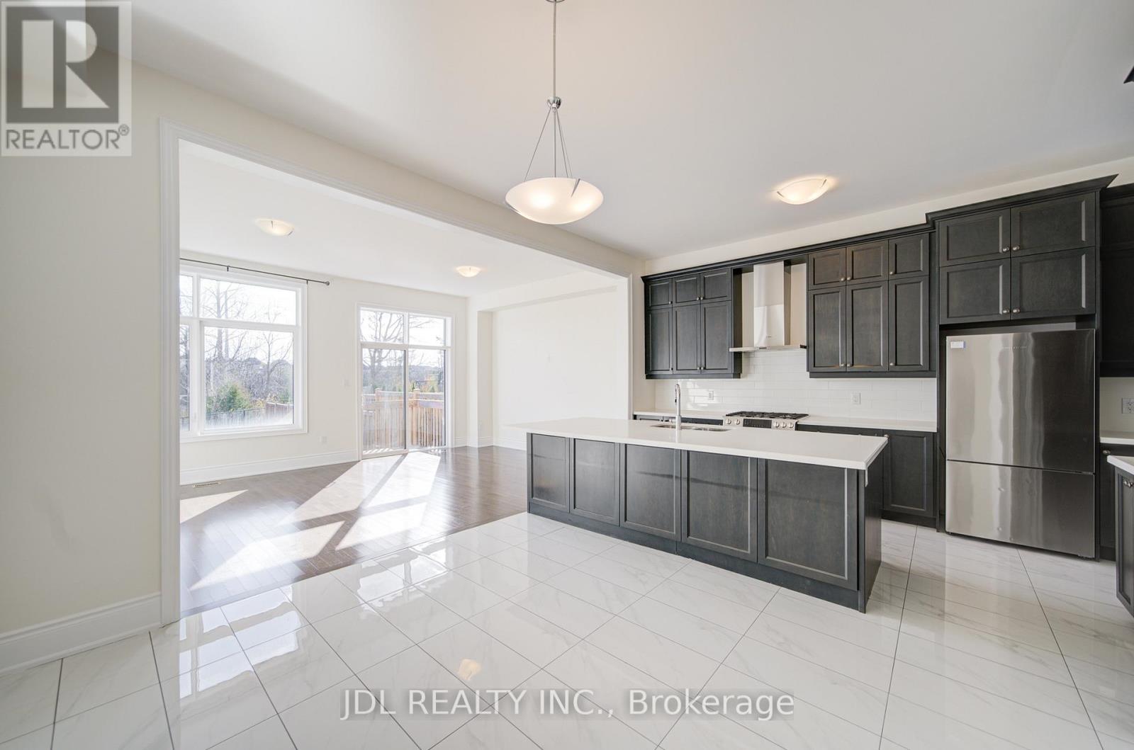 94 Carrville Woods Circle, Vaughan, Ontario  L6A 4Z6 - Photo 19 - N12516438