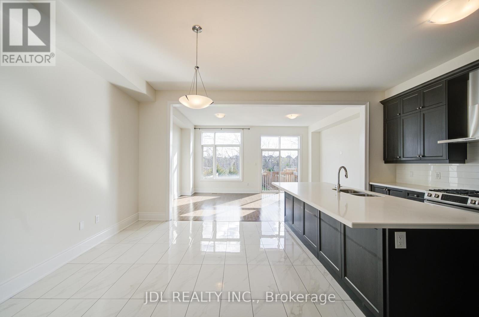 94 Carrville Woods Circle, Vaughan, Ontario  L6A 4Z6 - Photo 20 - N12516438