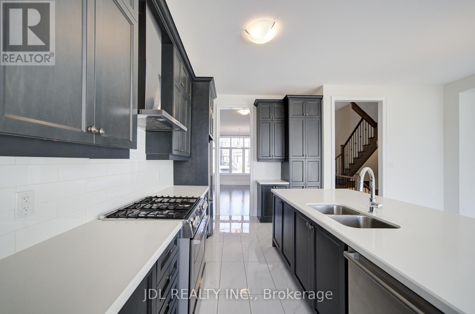 94 Carrville Woods Circle, Vaughan, Ontario  L6A 4Z6 - Photo 22 - N12516438