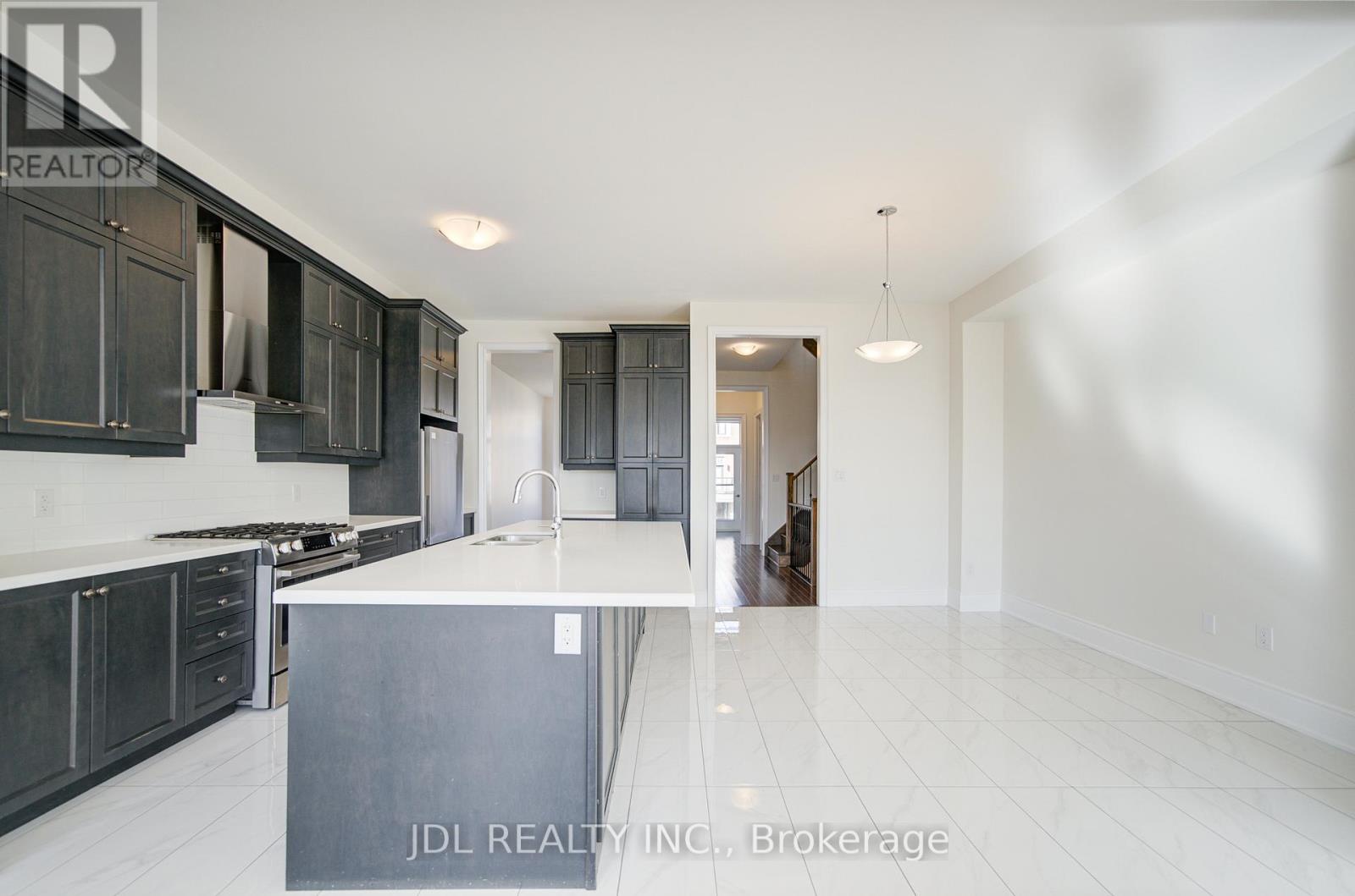 94 Carrville Woods Circle, Vaughan, Ontario  L6A 4Z6 - Photo 23 - N12516438