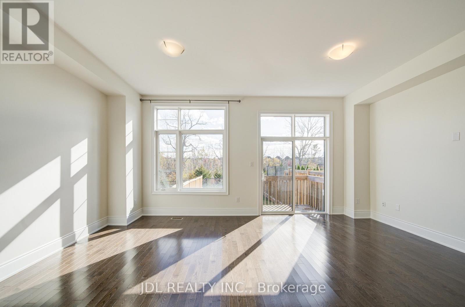 94 Carrville Woods Circle, Vaughan, Ontario  L6A 4Z6 - Photo 25 - N12516438