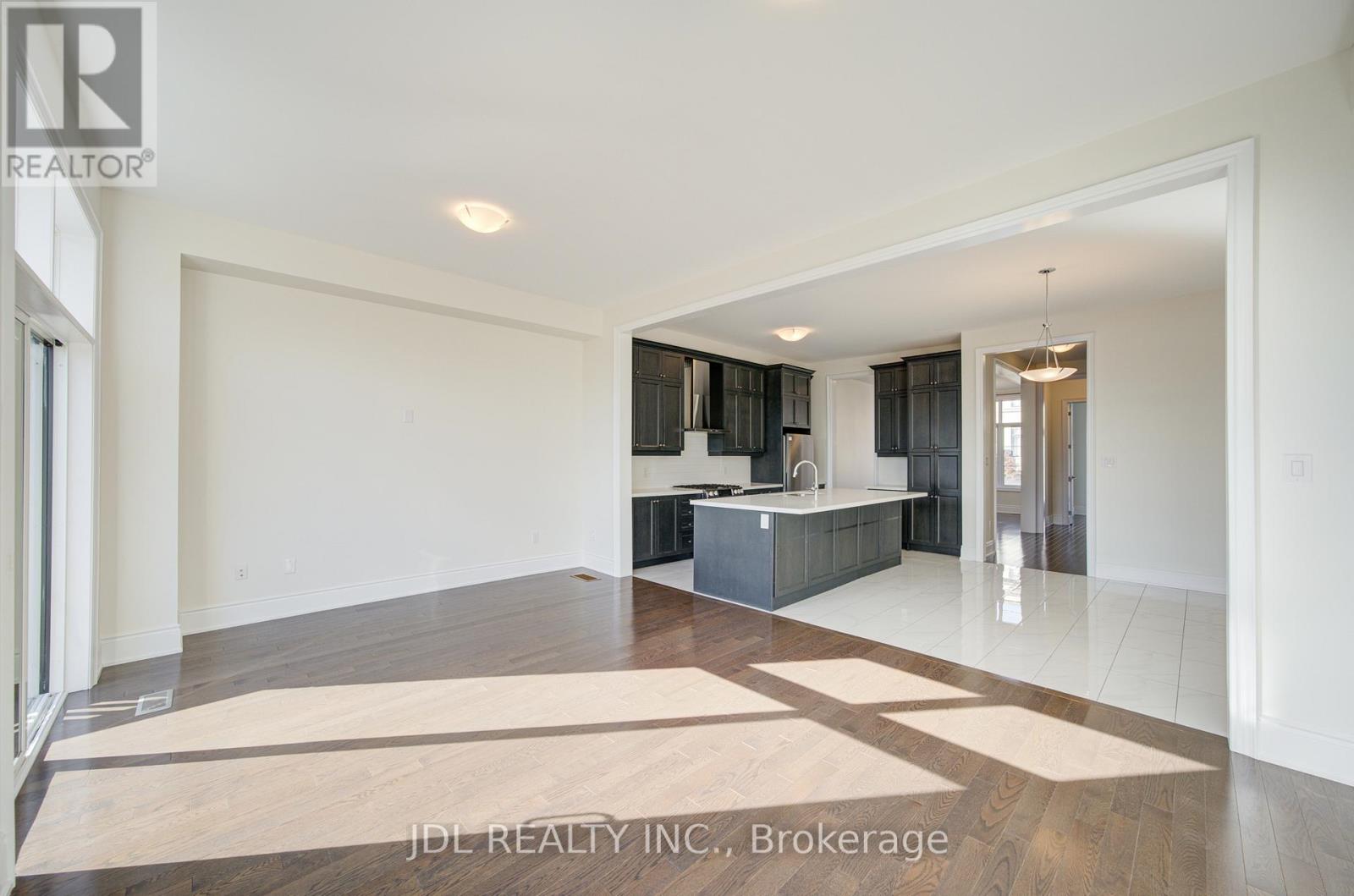 94 Carrville Woods Circle, Vaughan, Ontario  L6A 4Z6 - Photo 28 - N12516438