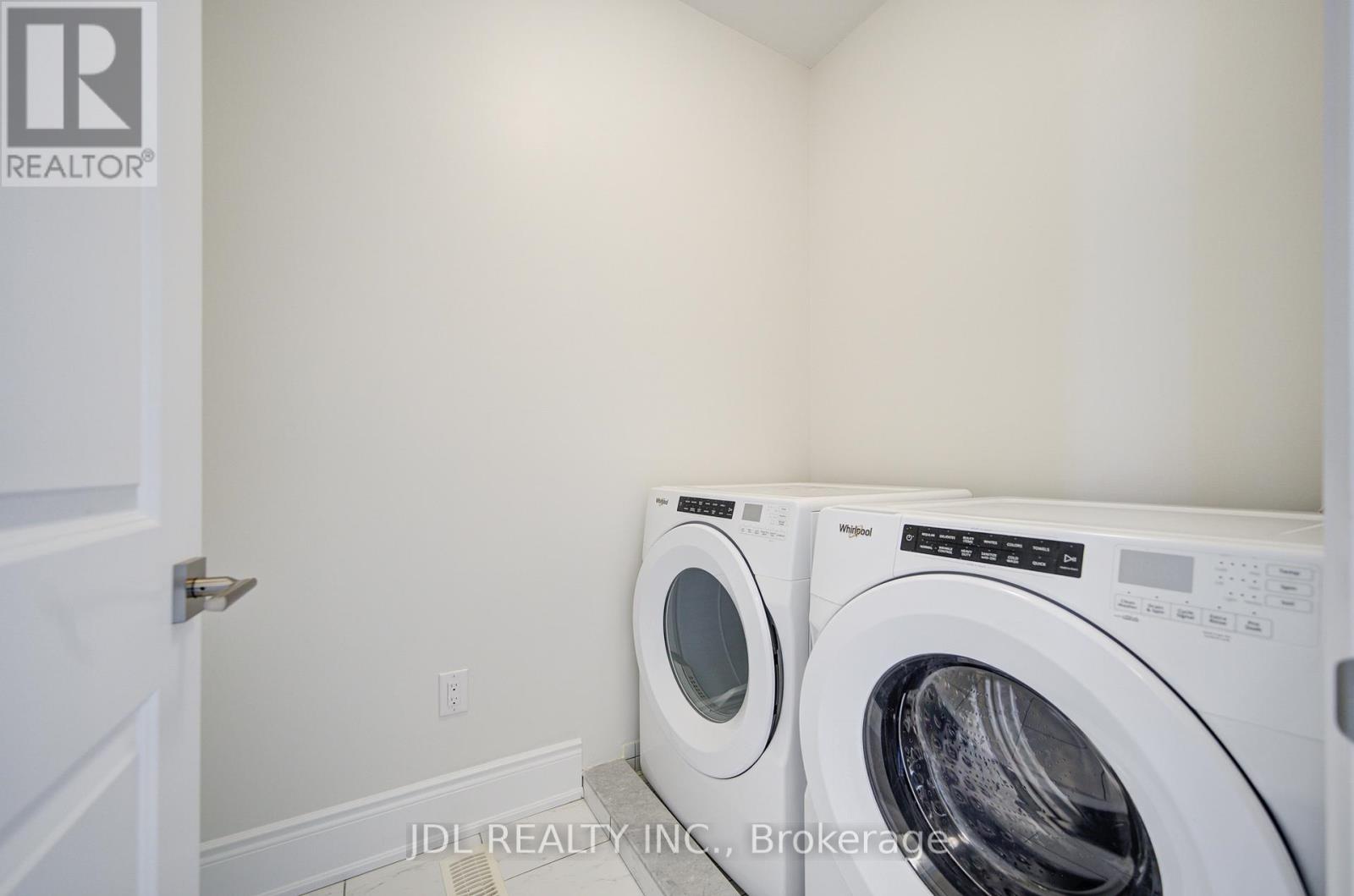 94 Carrville Woods Circle, Vaughan, Ontario  L6A 4Z6 - Photo 31 - N12516438