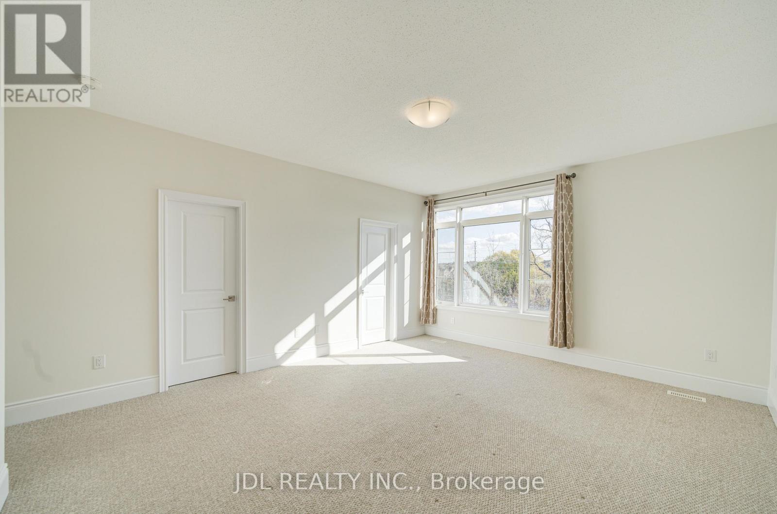 94 Carrville Woods Circle, Vaughan, Ontario  L6A 4Z6 - Photo 33 - N12516438