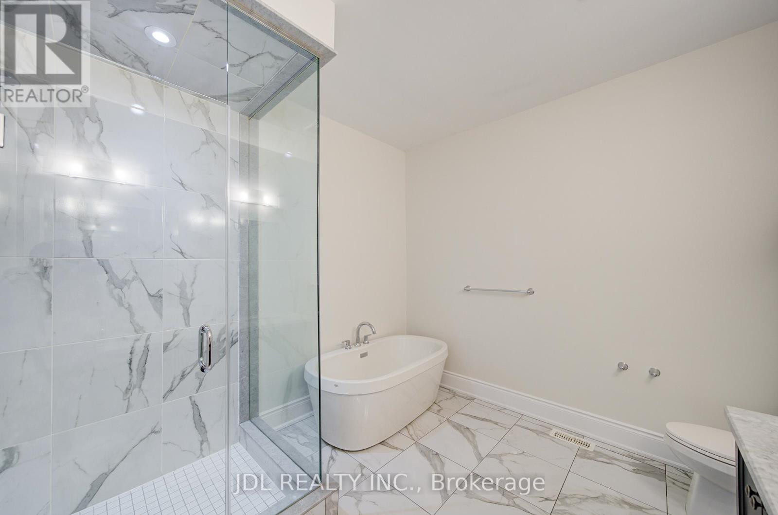 94 Carrville Woods Circle, Vaughan, Ontario  L6A 4Z6 - Photo 36 - N12516438