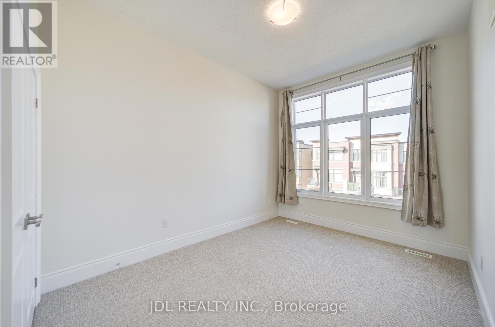 94 Carrville Woods Circle, Vaughan, Ontario  L6A 4Z6 - Photo 38 - N12516438